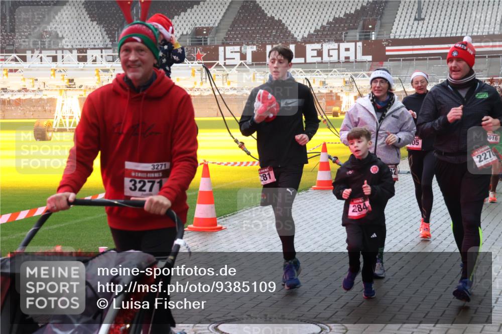07.12.2025 - St. Pauli X-Mass-Run No. 15 Luisa Fischer http://msf.ph/oto/9385109 07.12.2025 11:33:28 Ziel 3271, 3271, 281, 284, 05, 2016, 2278, 321, 477, 977, 1013, 1591, 1998, 1999, 2000, 2005, 2015, 2016, 2107, 2113, 2278, 2281, 2282, 2284, 2612, 2613, 2614, 2620, 2662, 3039, 3041, 3166, 3169, 3269, 3271 meine-sportfotos.de