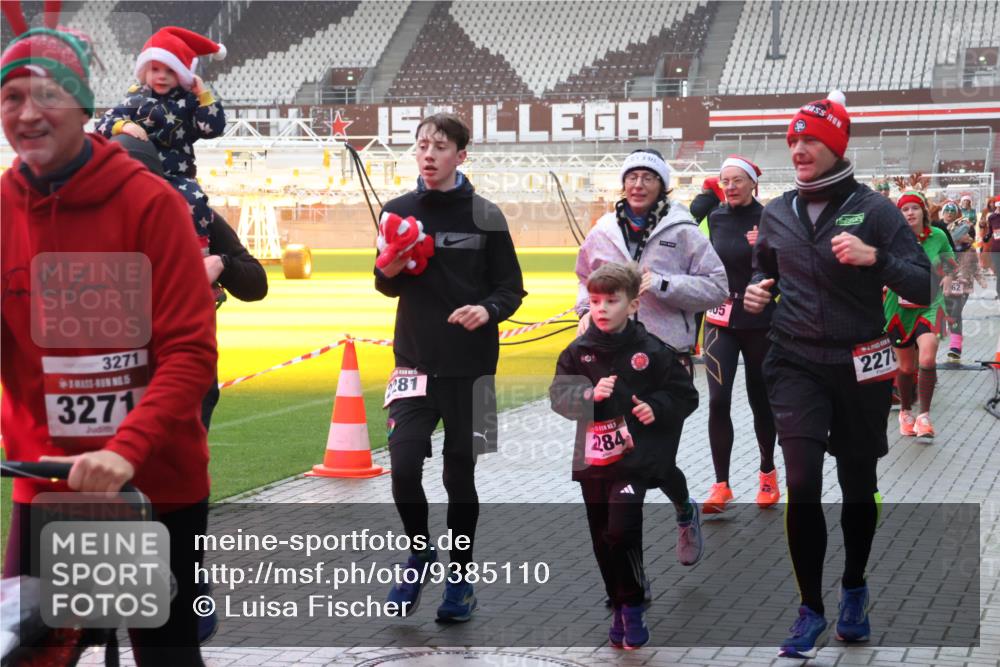 07.12.2025 - St. Pauli X-Mass-Run No. 15 Luisa Fischer http://msf.ph/oto/9385110 07.12.2025 11:33:29 Ziel 15, 3271, 3271, 281, 284, 05, 2278, 321, 477, 977, 1013, 1591, 1998, 2005, 2015, 2016, 2107, 2113, 2278, 2281, 2282, 2284, 2612, 2613, 2614, 2620, 2662, 3039, 3041, 3166, 3169, 3269, 3271 meine-sportfotos.de
