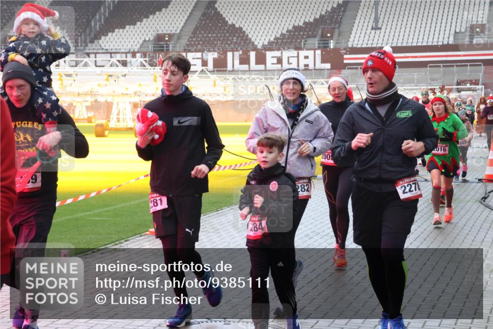 07.12.2025 - St. Pauli X-Mass-Run No. 15 Luisa Fischer http://msf.ph/oto/9385111 07.12.2025 11:33:29 Ziel 9, 281, 84, 282, 2005, 2278, 2016, 662, 321, 477, 977, 1013, 1591, 1998, 2005, 2015, 2016, 2107, 2113, 2278, 2281, 2282, 2284, 2612, 2613, 2614, 2620, 2662, 3039, 3041, 3166, 3169, 3269, 3271 meine-sportfotos.de