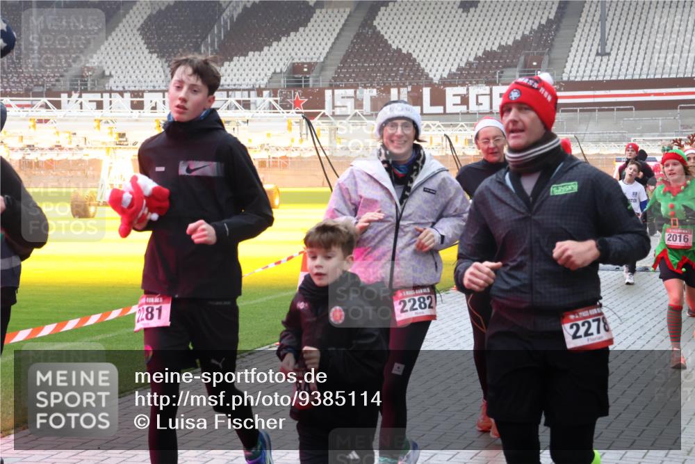 07.12.2025 - St. Pauli X-Mass-Run No. 15 Luisa Fischer http://msf.ph/oto/9385114 07.12.2025 11:33:30 Ziel 2281, 84, 2282, 2278, 2016, 321, 477, 977, 1013, 1591, 1998, 2005, 2015, 2016, 2107, 2113, 2278, 2281, 2282, 2284, 2612, 2613, 2614, 2620, 2662, 3039, 3041, 3166, 3169, 3269, 3271 meine-sportfotos.de