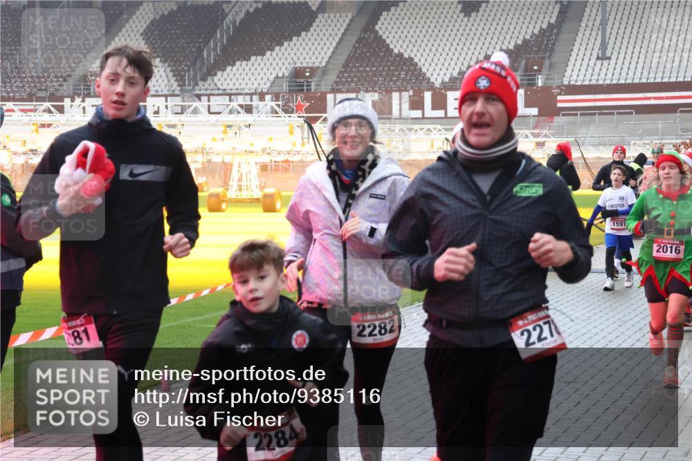 07.12.2025 - St. Pauli X-Mass-Run No. 15 Luisa Fischer http://msf.ph/oto/9385116 07.12.2025 11:33:30 Ziel 181, 2284, 2282, 227, 1591, 2016, 321, 477, 977, 1013, 1591, 1998, 2005, 2015, 2016, 2107, 2113, 2278, 2281, 2282, 2284, 2612, 2613, 2614, 2620, 2662, 3039, 3041, 3166, 3169, 3269, 3271 meine-sportfotos.de