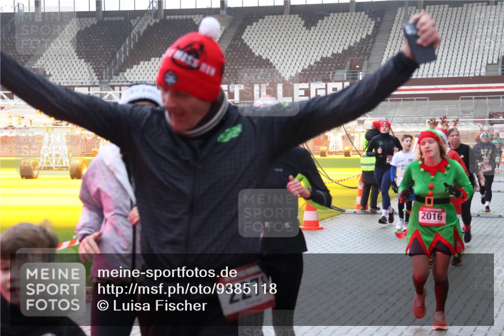 07.12.2025 - St. Pauli X-Mass-Run No. 15 Luisa Fischer http://msf.ph/oto/9385118 07.12.2025 11:33:31 Ziel 2278, 24, 1013, 2016, 321, 477, 977, 1013, 1591, 2005, 2016, 2107, 2113, 2278, 2281, 2282, 2284, 2612, 2613, 2614, 2620, 2662, 3039, 3041, 3166, 3169, 3269, 3271 meine-sportfotos.de
