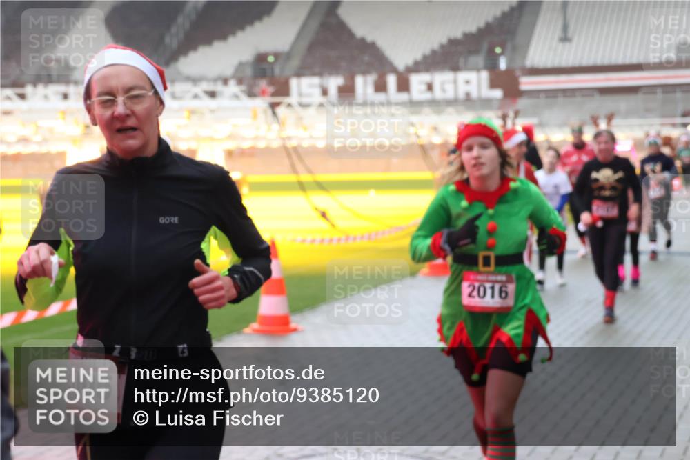 07.12.2025 - St. Pauli X-Mass-Run No. 15 Luisa Fischer http://msf.ph/oto/9385120 07.12.2025 11:33:32 Ziel 2005, 50, 2016, 321, 477, 977, 1013, 1591, 2005, 2016, 2107, 2113, 2278, 2281, 2282, 2284, 2612, 2613, 2614, 2620, 2662, 3039, 3041, 3166, 3169, 3269, 3271 meine-sportfotos.de