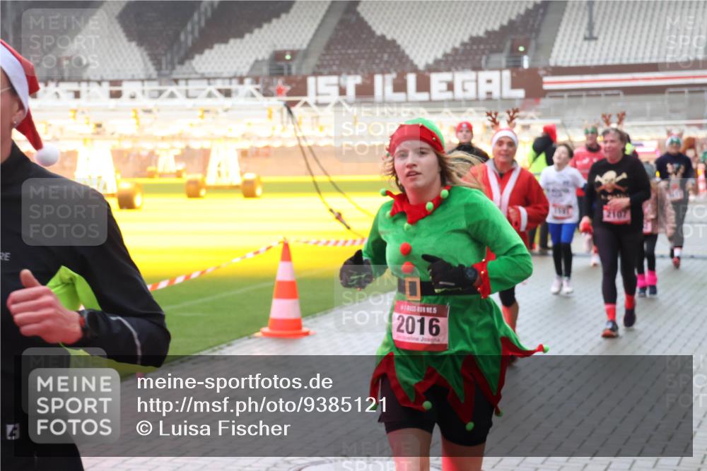 07.12.2025 - St. Pauli X-Mass-Run No. 15 Luisa Fischer http://msf.ph/oto/9385121 07.12.2025 11:33:32 Ziel 14, 2016, 2107, 321, 477, 977, 1013, 1591, 2005, 2016, 2107, 2113, 2278, 2281, 2282, 2284, 2612, 2613, 2614, 2620, 2662, 3039, 3041, 3166, 3169, 3269, 3271 meine-sportfotos.de