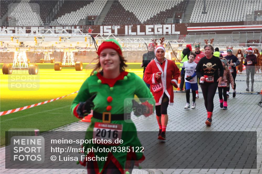 07.12.2025 - St. Pauli X-Mass-Run No. 15 Luisa Fischer http://msf.ph/oto/9385122 07.12.2025 11:33:33 Ziel 2016, 2113, 24125, 5243, 07, 662, 3041, 321, 477, 977, 1013, 1591, 2005, 2016, 2107, 2113, 2278, 2281, 2282, 2284, 2612, 2613, 2614, 2620, 2662, 3039, 3041, 3166, 3169, 3269, 3271 meine-sportfotos.de