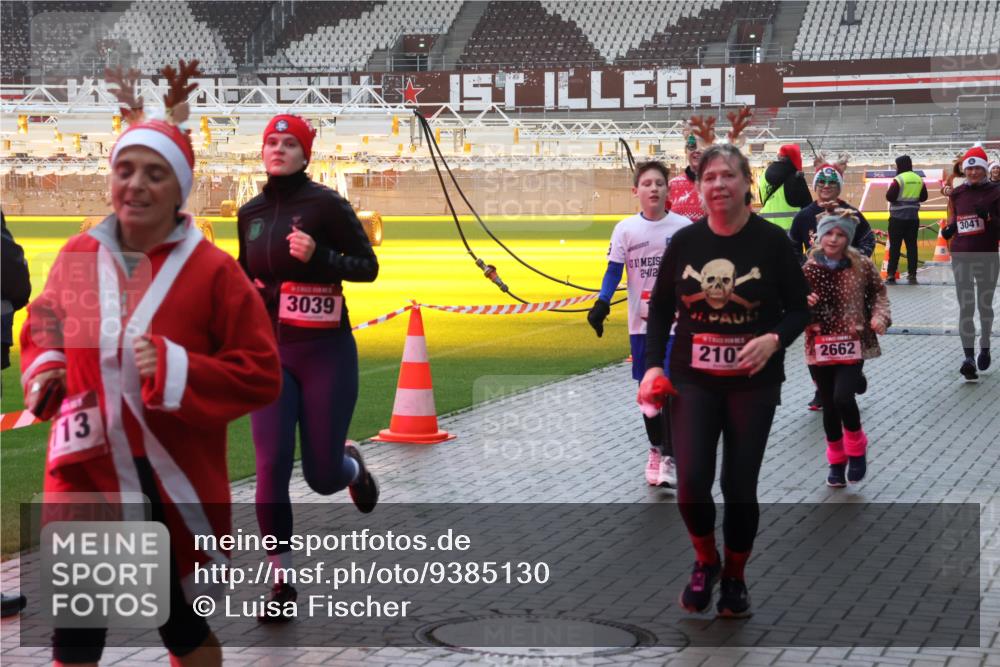 07.12.2025 - St. Pauli X-Mass-Run No. 15 Luisa Fischer http://msf.ph/oto/9385130 07.12.2025 11:33:35 Ziel 13, 2412, 3039, 7, 210, 2662, 3041, 56, 62, 73, 94, 110, 142, 181, 321, 340, 349, 477, 977, 1013, 1361, 1591, 2005, 2016, 2107, 2113, 2278, 2281, 2282, 2284, 2612, 2613, 2614, 2620, 2662, 3039, 3041, 3166, 3169, 3269, 3271 meine-sportfotos.de