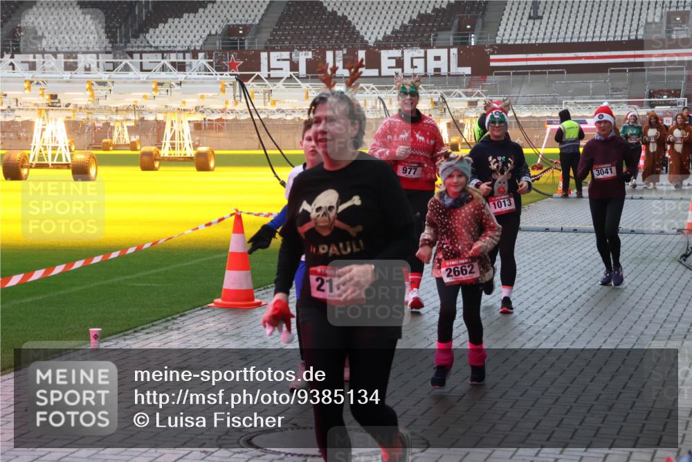 07.12.2025 - St. Pauli X-Mass-Run No. 15 Luisa Fischer http://msf.ph/oto/9385134 07.12.2025 11:33:36 Ziel 977, 21, 2662, 1013, 3041, 56, 62, 73, 85, 94, 110, 142, 181, 260, 321, 340, 349, 477, 977, 1013, 1361, 1591, 2005, 2016, 2107, 2113, 2278, 2281, 2282, 2284, 2612, 2613, 2614, 2620, 2662, 3039, 3041, 3166, 3169, 3269, 3271 meine-sportfotos.de
