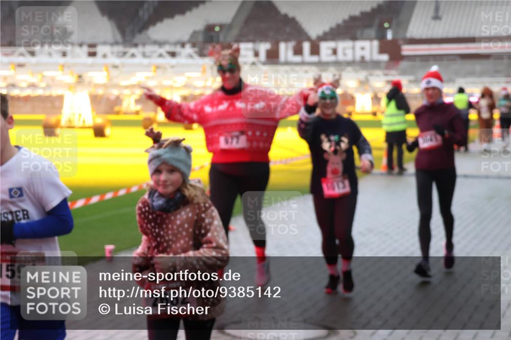 07.12.2025 - St. Pauli X-Mass-Run No. 15 Luisa Fischer http://msf.ph/oto/9385142 07.12.2025 11:33:38 Ziel 1591, 8, 2662, 1013, 56, 62, 72, 73, 85, 94, 103, 110, 142, 181, 260, 321, 340, 349, 977, 1013, 1361, 1591, 2005, 2016, 2107, 2113, 2278, 2281, 2282, 2284, 2612, 2613, 2614, 2620, 2662, 3039, 3041, 3166, 3169, 3254, 3269, 3271 meine-sportfotos.de