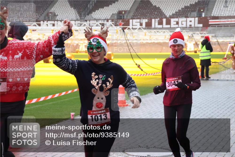 07.12.2025 - St. Pauli X-Mass-Run No. 15 Luisa Fischer http://msf.ph/oto/9385149 07.12.2025 11:33:40 Ziel 16, 5, 1013, 15, 3041, 56, 62, 72, 73, 85, 94, 103, 110, 142, 181, 260, 321, 340, 349, 977, 1013, 1361, 1591, 2005, 2016, 2107, 2113, 2278, 2281, 2282, 2284, 2612, 2613, 2614, 2620, 2662, 3039, 3041, 3166, 3169, 3253, 3254, 3269, 3271 meine-sportfotos.de