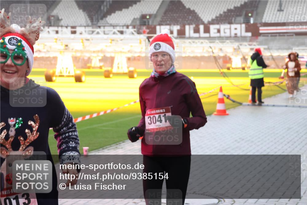 07.12.2025 - St. Pauli X-Mass-Run No. 15 Luisa Fischer http://msf.ph/oto/9385154 07.12.2025 11:33:40 Ziel 15, 013, 15, 3041, 56, 62, 72, 73, 85, 94, 103, 110, 142, 181, 260, 321, 340, 349, 977, 1013, 1361, 1591, 2005, 2016, 2107, 2113, 2278, 2281, 2282, 2284, 2612, 2613, 2614, 2620, 2662, 3039, 3041, 3166, 3169, 3253, 3254, 3269, 3271 meine-sportfotos.de