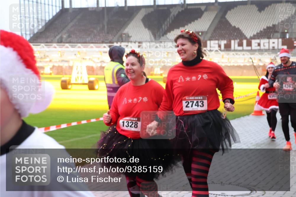 07.12.2025 - St. Pauli X-Mass-Run No. 15 Luisa Fischer http://msf.ph/oto/9385159 07.12.2025 10:16:53 Ziel 7, 1328, 7, 15, 2743, 4362, 4363, 394, 1328, 2185, 2266, 2743, 4362, 4363, 4510 meine-sportfotos.de