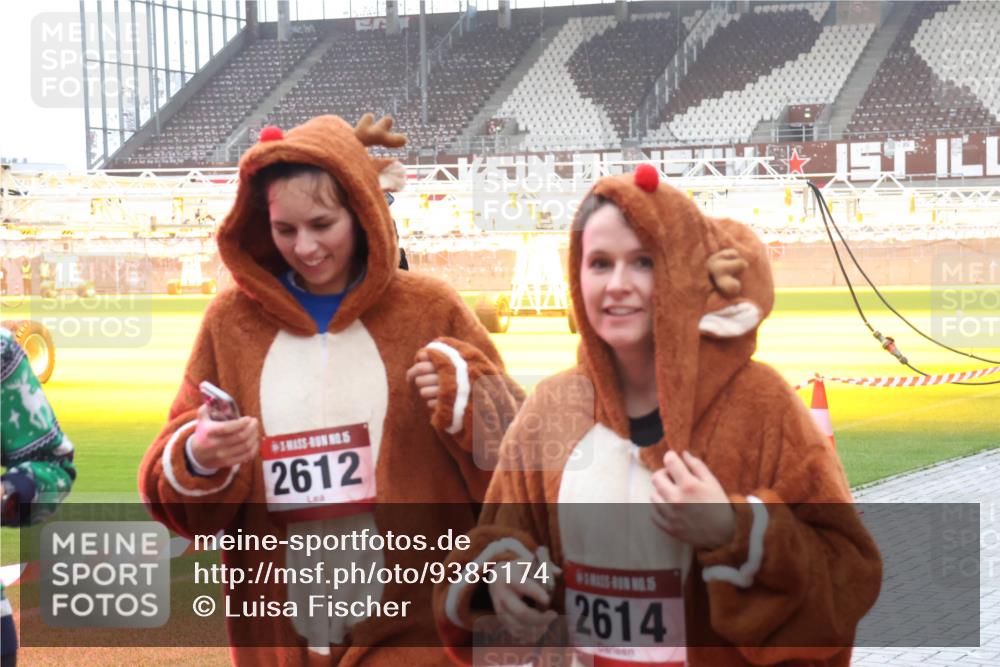 07.12.2025 - St. Pauli X-Mass-Run No. 15 Luisa Fischer http://msf.ph/oto/9385174 07.12.2025 11:33:52 Ziel 2612, 2614, 56, 62, 72, 73, 85, 94, 103, 110, 142, 181, 229, 239, 260, 321, 340, 349, 354, 378, 977, 1013, 1361, 1591, 2005, 2016, 2107, 2113, 2278, 2281, 2282, 2284, 2612, 2613, 2614, 2620, 2662, 3039, 3041, 3166, 3169, 3253, 3254, 3269, 3271, 4649 meine-sportfotos.de