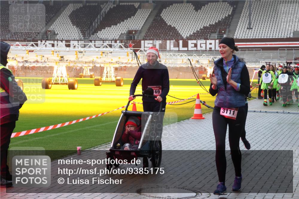 07.12.2025 - St. Pauli X-Mass-Run No. 15 Luisa Fischer http://msf.ph/oto/9385175 07.12.2025 11:33:56 Ziel 169, 3111, 56, 56, 62, 72, 73, 85, 94, 103, 110, 142, 181, 229, 239, 260, 321, 340, 349, 354, 378, 977, 1013, 1361, 1591, 2005, 2016, 2219, 2612, 2613, 2614, 2620, 2662, 3039, 3041, 3166, 3169, 3253, 3254, 3601, 3737, 3740, 4649 meine-sportfotos.de