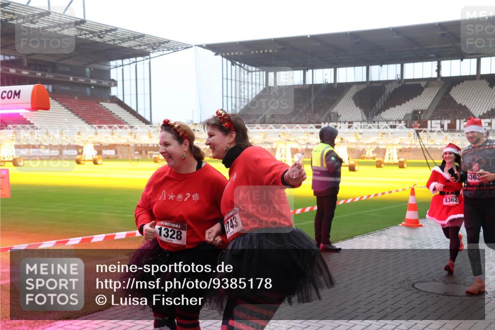 07.12.2025 - St. Pauli X-Mass-Run No. 15 Luisa Fischer http://msf.ph/oto/9385178 07.12.2025 10:16:54 Ziel 7, 15, 1328, 743, 4362, 436, 394, 1328, 2185, 2266, 2743, 3633, 4362, 4363, 4510 meine-sportfotos.de
