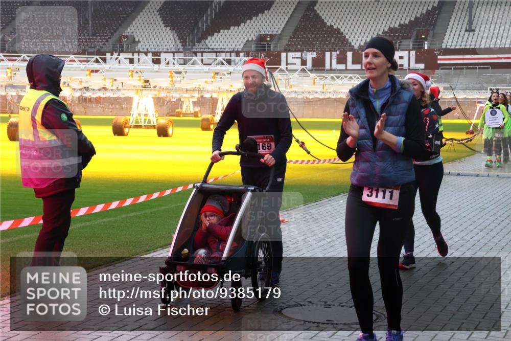 07.12.2025 - St. Pauli X-Mass-Run No. 15 Luisa Fischer http://msf.ph/oto/9385179 07.12.2025 11:33:56 Ziel 15, 169, 3111, 56, 62, 72, 73, 85, 94, 103, 110, 142, 181, 229, 239, 260, 321, 340, 349, 354, 378, 977, 1013, 1361, 1591, 2005, 2016, 2219, 2612, 2613, 2614, 2620, 2662, 3039, 3041, 3166, 3169, 3253, 3254, 3601, 3737, 3740, 4649 meine-sportfotos.de