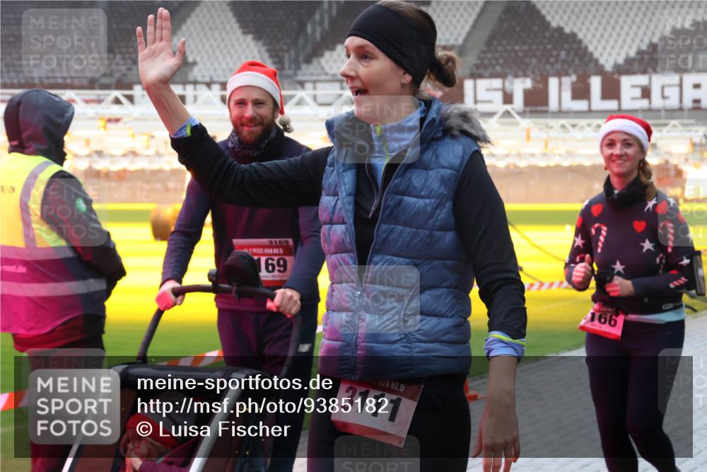 07.12.2025 - St. Pauli X-Mass-Run No. 15 Luisa Fischer http://msf.ph/oto/9385182 07.12.2025 11:33:57 Ziel 3169, 169, 15, 3111, 166, 56, 62, 72, 73, 85, 94, 103, 110, 142, 181, 229, 239, 260, 321, 340, 349, 354, 378, 977, 1013, 1361, 1591, 2005, 2016, 2219, 2612, 2613, 2614, 2620, 2662, 3039, 3041, 3166, 3169, 3253, 3254, 3601, 3737, 3740, 4649 meine-sportfotos.de