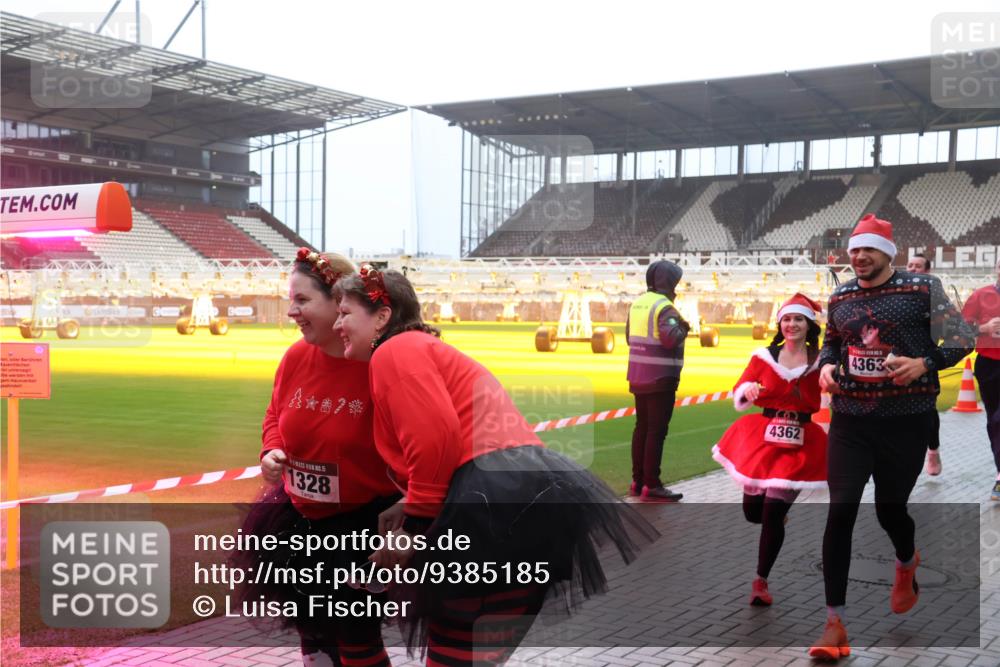 07.12.2025 - St. Pauli X-Mass-Run No. 15 Luisa Fischer http://msf.ph/oto/9385185 07.12.2025 10:16:55 Ziel 15, 1328, 4362, 4363, 394, 1328, 2185, 2266, 2743, 3633, 4362, 4363, 4510, 4769 meine-sportfotos.de