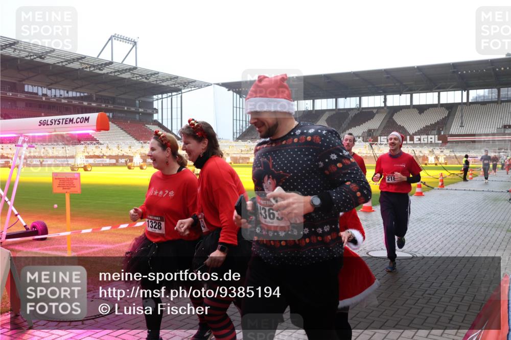 07.12.2025 - St. Pauli X-Mass-Run No. 15 Luisa Fischer http://msf.ph/oto/9385194 07.12.2025 10:16:56 Ziel 4, 1328, 363, 218, 394, 1328, 2185, 2266, 2743, 3633, 4356, 4359, 4362, 4363, 4510, 4769 meine-sportfotos.de