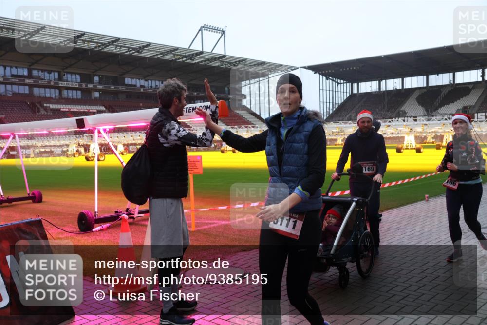07.12.2025 - St. Pauli X-Mass-Run No. 15 Luisa Fischer http://msf.ph/oto/9385195 07.12.2025 11:33:59 Ziel 15, 111, 169, 166, 56, 62, 72, 73, 85, 94, 103, 110, 142, 181, 229, 239, 260, 321, 340, 349, 354, 378, 977, 1013, 1361, 1591, 2005, 2016, 2056, 2219, 2612, 2613, 2614, 2620, 2662, 3039, 3041, 3166, 3169, 3253, 3254, 3601, 3737, 3740, 4649 meine-sportfotos.de