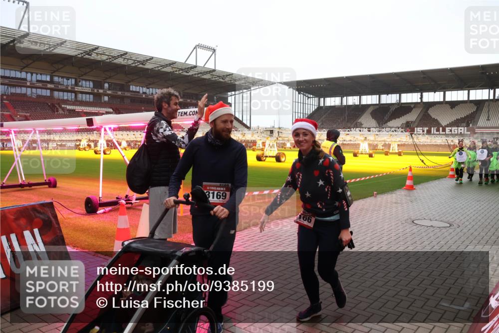 07.12.2025 - St. Pauli X-Mass-Run No. 15 Luisa Fischer http://msf.ph/oto/9385199 07.12.2025 11:34:01 Ziel 3169, 3169, 66, 56, 62, 72, 73, 85, 94, 103, 110, 142, 181, 229, 239, 260, 321, 340, 349, 354, 378, 977, 1361, 1591, 2005, 2016, 2056, 2219, 2612, 2613, 2614, 2620, 2662, 3039, 3041, 3166, 3169, 3253, 3254, 3601, 3737, 3740, 4649 meine-sportfotos.de