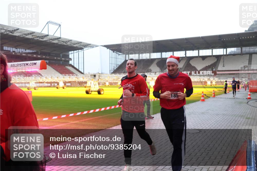 07.12.2025 - St. Pauli X-Mass-Run No. 15 Luisa Fischer http://msf.ph/oto/9385204 07.12.2025 10:16:58 Ziel 185, 394, 1328, 1989, 1997, 2185, 2266, 2743, 3633, 4356, 4359, 4362, 4363, 4510, 4769 meine-sportfotos.de