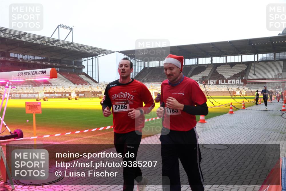 07.12.2025 - St. Pauli X-Mass-Run No. 15 Luisa Fischer http://msf.ph/oto/9385207 07.12.2025 10:16:58 Ziel 1, 15, 2266, 2183, 394, 1328, 1989, 1997, 2185, 2266, 2743, 3633, 4356, 4359, 4362, 4363, 4510, 4769 meine-sportfotos.de