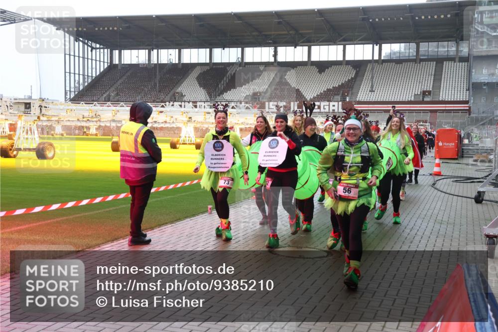 07.12.2025 - St. Pauli X-Mass-Run No. 15 Luisa Fischer http://msf.ph/oto/9385210 07.12.2025 11:34:05 Ziel 73, 56, 56, 62, 72, 73, 85, 94, 103, 110, 142, 181, 229, 239, 260, 340, 349, 354, 378, 1361, 2016, 2056, 2219, 2612, 2613, 2614, 2620, 3039, 3041, 3166, 3169, 3253, 3254, 3601, 3737, 3740, 4649, 4844 meine-sportfotos.de