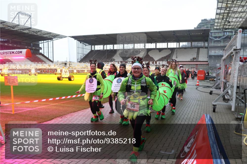 07.12.2025 - St. Pauli X-Mass-Run No. 15 Luisa Fischer http://msf.ph/oto/9385218 07.12.2025 11:34:06 Ziel 73, 75, 56, 81, 56, 62, 72, 73, 85, 94, 103, 110, 142, 181, 229, 239, 260, 340, 349, 354, 378, 1361, 2016, 2056, 2219, 2612, 2613, 2614, 2620, 3039, 3041, 3139, 3166, 3169, 3253, 3254, 3549, 3601, 3737, 3740, 4649, 4844 meine-sportfotos.de