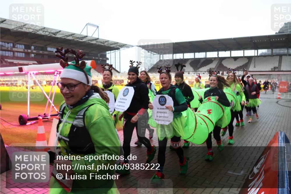 07.12.2025 - St. Pauli X-Mass-Run No. 15 Luisa Fischer http://msf.ph/oto/9385222 07.12.2025 11:34:07 Ziel 181, 56, 62, 72, 73, 85, 94, 103, 110, 142, 181, 229, 239, 260, 340, 349, 354, 378, 1361, 2056, 2219, 2612, 2613, 2614, 2620, 3039, 3041, 3139, 3166, 3169, 3253, 3254, 3549, 3601, 3737, 3740, 4649, 4844 meine-sportfotos.de