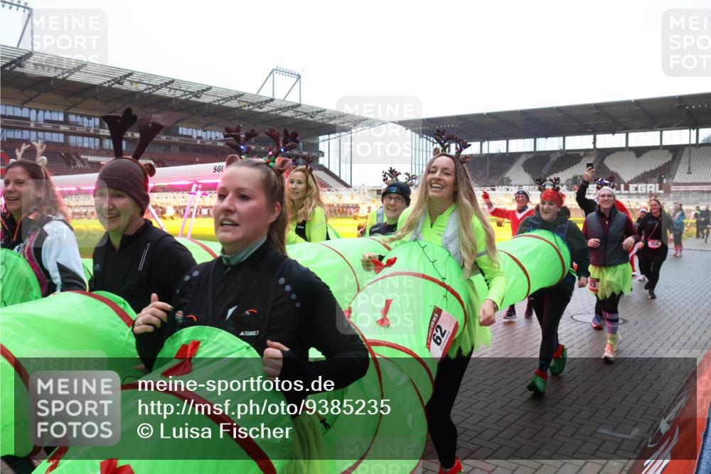 07.12.2025 - St. Pauli X-Mass-Run No. 15 Luisa Fischer http://msf.ph/oto/9385235 07.12.2025 11:34:09 Ziel 62, 56, 62, 72, 73, 85, 94, 103, 110, 142, 181, 229, 239, 260, 340, 349, 354, 378, 1361, 2056, 2219, 2612, 2613, 2614, 2620, 3139, 3166, 3169, 3253, 3254, 3549, 3601, 3737, 3740, 4649, 4844 meine-sportfotos.de