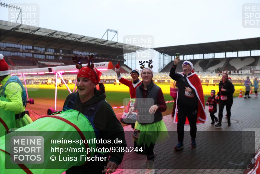 07.12.2025 - St. Pauli X-Mass-Run No. 15 Luisa Fischer http://msf.ph/oto/9385244 07.12.2025 11:34:11 Ziel 03, 56, 62, 72, 73, 85, 94, 103, 110, 142, 181, 229, 239, 260, 340, 349, 354, 378, 1361, 2056, 2219, 3139, 3166, 3169, 3253, 3254, 3549, 3601, 3737, 3740, 4649, 4844 meine-sportfotos.de