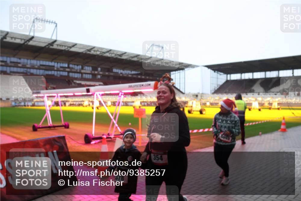 07.12.2025 - St. Pauli X-Mass-Run No. 15 Luisa Fischer http://msf.ph/oto/9385257 07.12.2025 11:34:13 Ziel 378, 354, 56, 62, 72, 73, 85, 94, 103, 110, 142, 181, 229, 239, 260, 340, 349, 354, 378, 1361, 2056, 2219, 3139, 3166, 3169, 3253, 3254, 3448, 3549, 3601, 3737, 3740, 4649, 4844 meine-sportfotos.de
