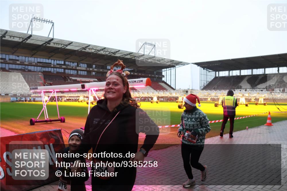 07.12.2025 - St. Pauli X-Mass-Run No. 15 Luisa Fischer http://msf.ph/oto/9385258 07.12.2025 11:34:13 Ziel 378, 5, 354, 270, 56, 62, 72, 73, 85, 94, 103, 110, 142, 181, 229, 239, 260, 340, 349, 354, 378, 1361, 2056, 2219, 3139, 3166, 3169, 3253, 3254, 3448, 3549, 3601, 3737, 3740, 4649, 4844 meine-sportfotos.de