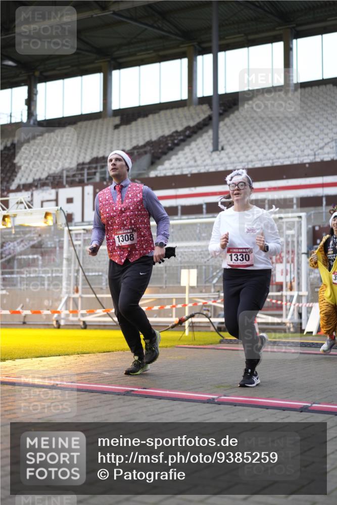 07.12.2025 - St. Pauli X-Mass-Run No. 15 Patografie http://msf.ph/oto/9385259 07.12.2025 10:28:50 Ziel 1095, 1308, 1330, 1566, 2046, 2051, 2397, 3669, 4073, 4265, 4291, 4414, 4446, 4449, 4450, 4543, 4544 meine-sportfotos.de