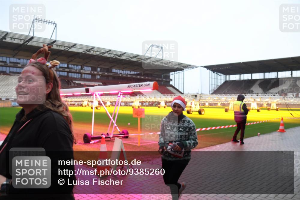 07.12.2025 - St. Pauli X-Mass-Run No. 15 Luisa Fischer http://msf.ph/oto/9385260 07.12.2025 11:34:14 Ziel 56, 62, 72, 73, 85, 94, 103, 110, 142, 181, 229, 239, 260, 340, 349, 354, 378, 1361, 2056, 2219, 3139, 3166, 3169, 3253, 3254, 3448, 3549, 3601, 3737, 3740, 4649, 4844 meine-sportfotos.de