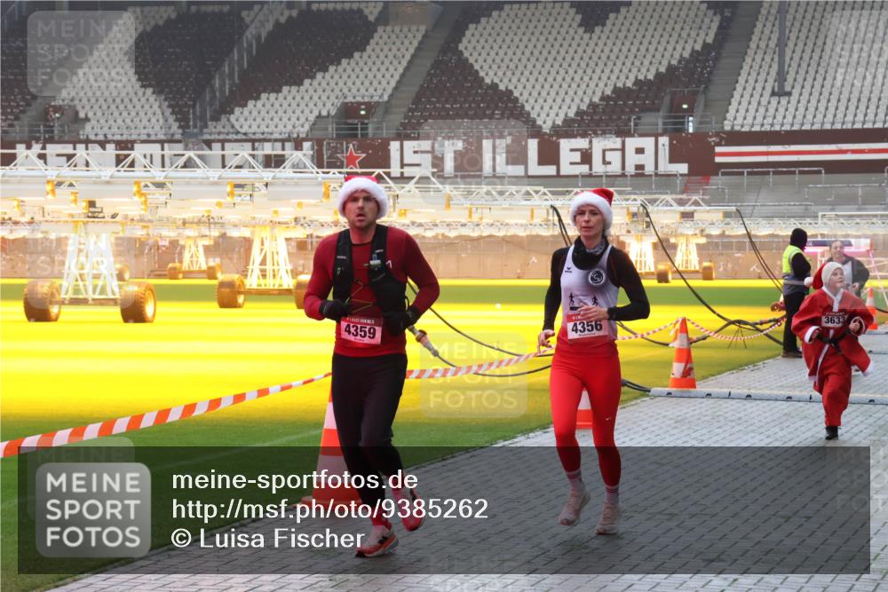 07.12.2025 - St. Pauli X-Mass-Run No. 15 Luisa Fischer http://msf.ph/oto/9385262 07.12.2025 10:17:06 Ziel 4359, 4356, 3633, 394, 1328, 1620, 1989, 1997, 2185, 2266, 2694, 2743, 3633, 4356, 4359, 4362, 4363, 4510, 4769 meine-sportfotos.de