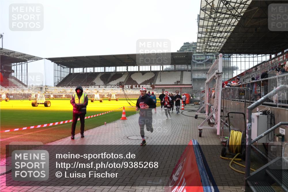 07.12.2025 - St. Pauli X-Mass-Run No. 15 Luisa Fischer http://msf.ph/oto/9385268 07.12.2025 11:34:17 Ziel 292, 3139, 56, 62, 72, 73, 85, 94, 103, 110, 142, 181, 229, 239, 260, 340, 349, 354, 378, 1361, 2056, 2219, 3139, 3253, 3254, 3448, 3549, 3601, 3737, 3740, 4649, 4844 meine-sportfotos.de