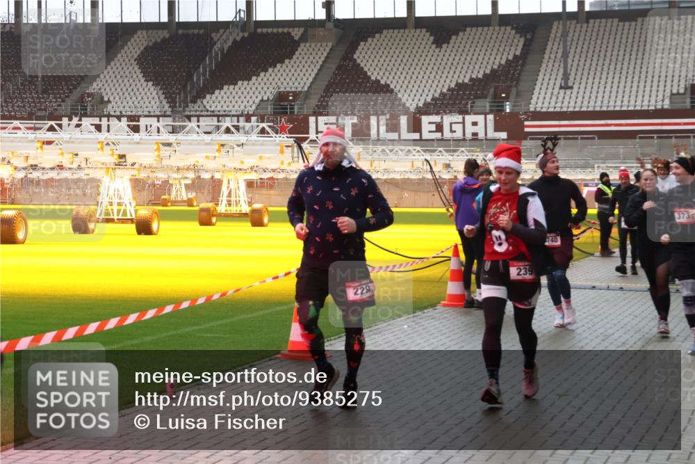 07.12.2025 - St. Pauli X-Mass-Run No. 15 Luisa Fischer http://msf.ph/oto/9385275 07.12.2025 11:34:18 Ziel 229, 239, 740, 373, 56, 62, 72, 73, 85, 94, 103, 110, 142, 181, 229, 239, 260, 340, 349, 354, 378, 1361, 2056, 2219, 3139, 3253, 3254, 3448, 3549, 3601, 3737, 3740, 4649, 4844 meine-sportfotos.de