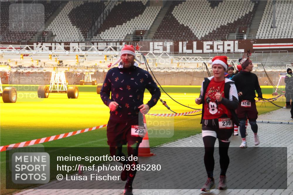 07.12.2025 - St. Pauli X-Mass-Run No. 15 Luisa Fischer http://msf.ph/oto/9385280 07.12.2025 11:34:19 Ziel 229, 239, 3740, 56, 62, 72, 73, 85, 94, 103, 110, 142, 181, 229, 239, 260, 340, 349, 354, 378, 825, 1361, 1710, 2056, 2219, 3139, 3253, 3254, 3448, 3549, 3601, 3737, 3740, 4649, 4844 meine-sportfotos.de