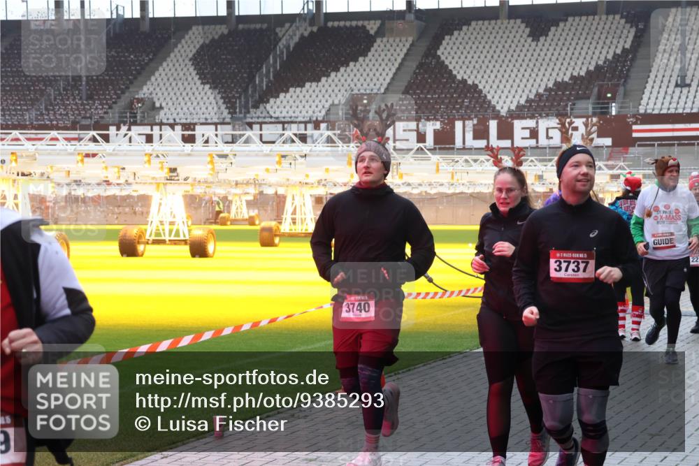 07.12.2025 - St. Pauli X-Mass-Run No. 15 Luisa Fischer http://msf.ph/oto/9385293 07.12.2025 11:34:21 Ziel 9, 3740, 15, 3737, 56, 62, 72, 73, 85, 94, 103, 110, 142, 181, 229, 239, 260, 340, 349, 354, 378, 820, 825, 864, 869, 871, 1001, 1361, 1710, 2056, 2219, 3139, 3253, 3254, 3448, 3549, 3601, 3737, 3740, 4649, 4844 meine-sportfotos.de