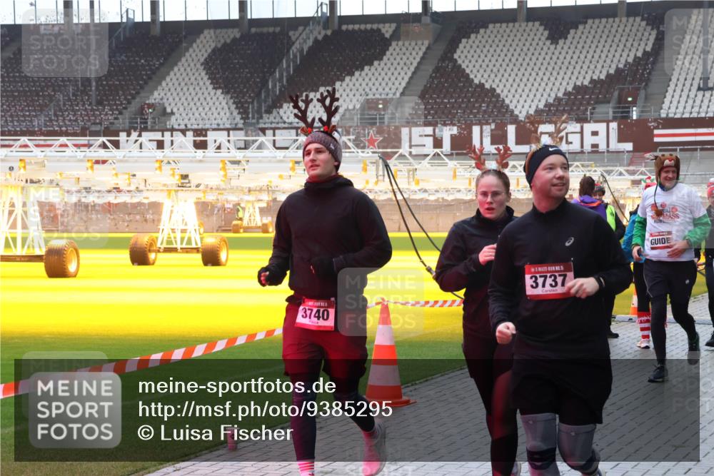 07.12.2025 - St. Pauli X-Mass-Run No. 15 Luisa Fischer http://msf.ph/oto/9385295 07.12.2025 11:34:22 Ziel 3740, 15, 3737, 56, 62, 72, 73, 85, 94, 103, 110, 142, 181, 229, 239, 260, 340, 349, 354, 378, 820, 825, 864, 869, 871, 1001, 1361, 1710, 2056, 2219, 3139, 3253, 3254, 3448, 3549, 3601, 3737, 3740, 4649, 4844 meine-sportfotos.de