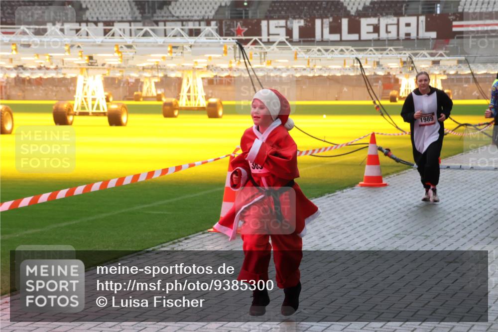 07.12.2025 - St. Pauli X-Mass-Run No. 15 Luisa Fischer http://msf.ph/oto/9385300 07.12.2025 10:17:10 Ziel 303, 1989, 1328, 1620, 1762, 1989, 1997, 2185, 2266, 2694, 2743, 3633, 4356, 4359, 4362, 4363, 4510, 4769 meine-sportfotos.de
