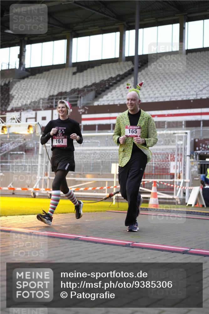 07.12.2025 - St. Pauli X-Mass-Run No. 15 Patografie http://msf.ph/oto/9385306 07.12.2025 10:29:01 Ziel 161, 165, 1308, 1330, 2874, 3299, 3669, 3938, 3942, 4073, 4265, 4291 meine-sportfotos.de