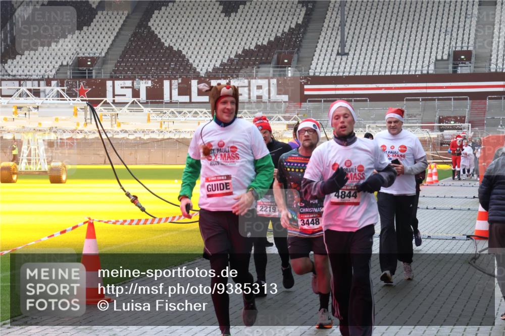 07.12.2025 - St. Pauli X-Mass-Run No. 15 Luisa Fischer http://msf.ph/oto/9385313 07.12.2025 11:34:24 Ziel 2219, 4844, 3448, 72, 85, 103, 229, 239, 260, 354, 378, 820, 825, 864, 869, 871, 1001, 1710, 1908, 2056, 2219, 2277, 2280, 2635, 3139, 3253, 3254, 3448, 3549, 3601, 3737, 3740, 4649, 4844 meine-sportfotos.de