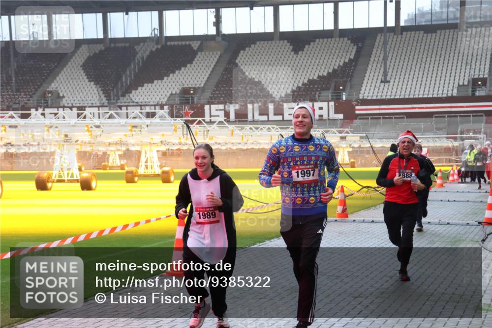07.12.2025 - St. Pauli X-Mass-Run No. 15 Luisa Fischer http://msf.ph/oto/9385322 07.12.2025 10:17:12 Ziel 1989, 1, 5, 1997, 888, 1328, 1620, 1762, 1989, 1997, 2185, 2266, 2694, 2743, 3633, 3987, 4356, 4359, 4362, 4363, 4510, 4769 meine-sportfotos.de