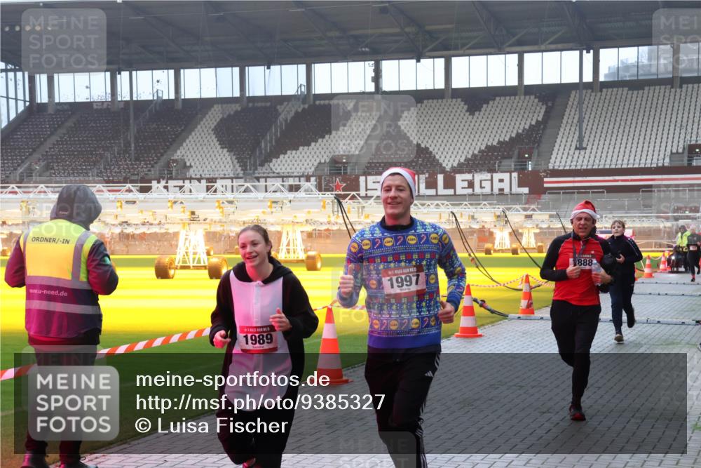 07.12.2025 - St. Pauli X-Mass-Run No. 15 Luisa Fischer http://msf.ph/oto/9385327 07.12.2025 10:17:13 Ziel 1989, 15, 1997, 888, 1328, 1620, 1762, 1989, 1997, 2185, 2266, 2694, 2743, 3229, 3633, 3987, 4356, 4359, 4362, 4363, 4510, 4769 meine-sportfotos.de