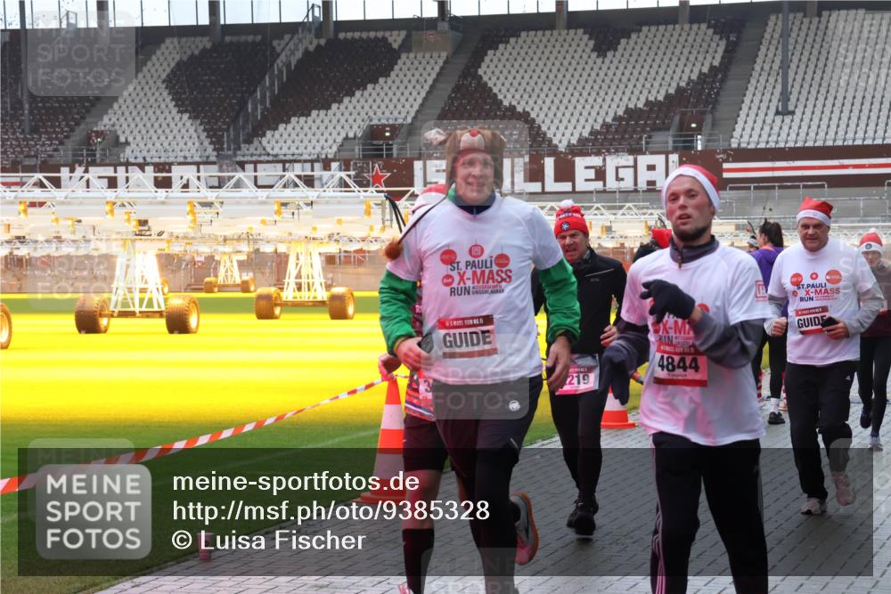 07.12.2025 - St. Pauli X-Mass-Run No. 15 Luisa Fischer http://msf.ph/oto/9385328 07.12.2025 11:34:25 Ziel 15, 219, 4844, 72, 103, 229, 239, 354, 378, 820, 825, 864, 869, 871, 1001, 1710, 1908, 2056, 2219, 2277, 2280, 2635, 3139, 3253, 3254, 3448, 3549, 3601, 3737, 3740, 4649, 4844 meine-sportfotos.de