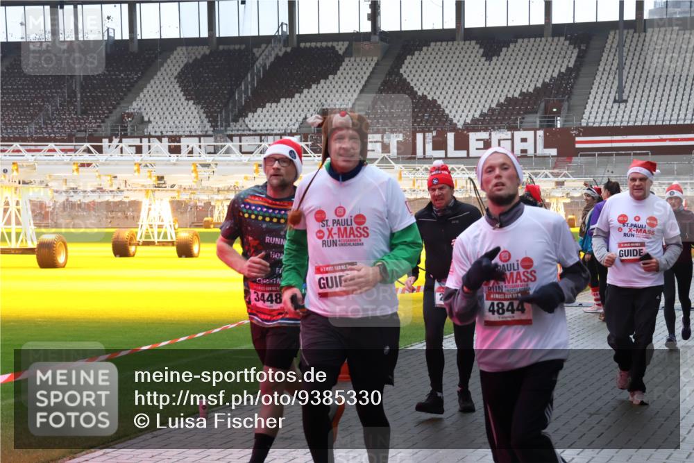 07.12.2025 - St. Pauli X-Mass-Run No. 15 Luisa Fischer http://msf.ph/oto/9385330 07.12.2025 11:34:25 Ziel 3448, 4844, 72, 103, 229, 239, 354, 378, 820, 825, 864, 869, 871, 1001, 1710, 1908, 2056, 2219, 2277, 2280, 2635, 3139, 3253, 3254, 3448, 3549, 3601, 3737, 3740, 4649, 4844 meine-sportfotos.de