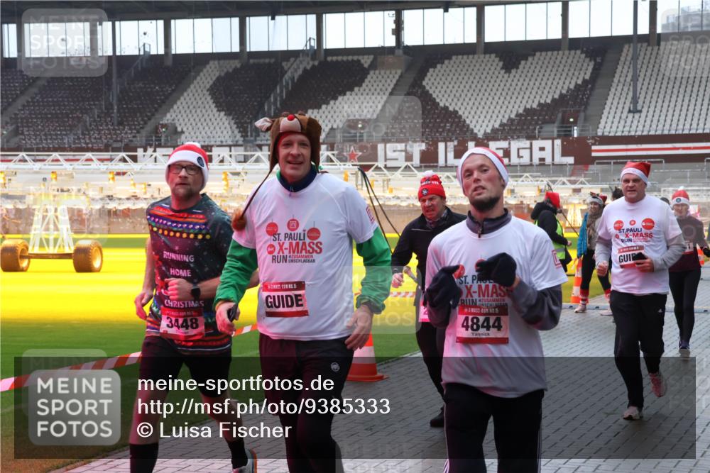07.12.2025 - St. Pauli X-Mass-Run No. 15 Luisa Fischer http://msf.ph/oto/9385333 07.12.2025 11:34:26 Ziel 69, 3448, 15, 15, 4844, 229, 239, 354, 378, 820, 825, 864, 869, 871, 1001, 1710, 1908, 2056, 2219, 2277, 2280, 2635, 3139, 3253, 3254, 3448, 3549, 3601, 3737, 3740, 4649, 4844 meine-sportfotos.de