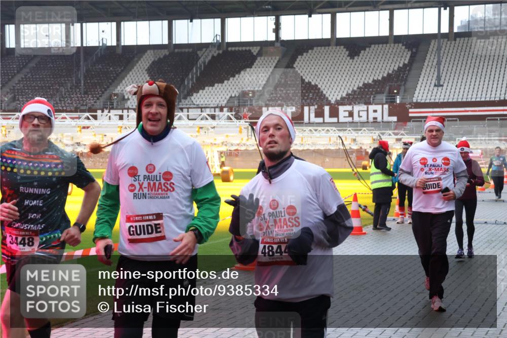 07.12.2025 - St. Pauli X-Mass-Run No. 15 Luisa Fischer http://msf.ph/oto/9385334 07.12.2025 11:34:26 Ziel 3448, 15, 15, 4844, 229, 239, 354, 378, 820, 825, 864, 869, 871, 1001, 1710, 1908, 2056, 2219, 2277, 2280, 2635, 3139, 3253, 3254, 3448, 3549, 3601, 3737, 3740, 4649, 4844 meine-sportfotos.de